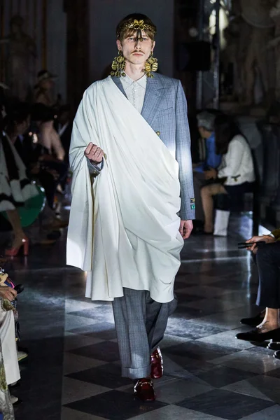 Look 64